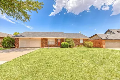 105 Mitchell Dr, Elk City, OK 73644