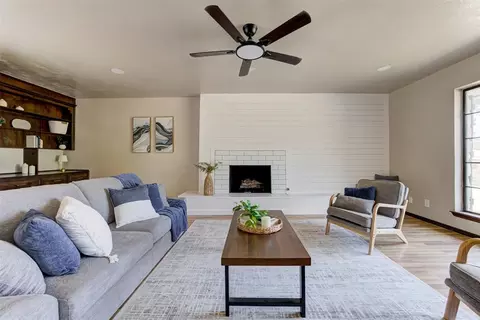 Living - 1002 S Pine St, Guthrie, OK 73044 photo 1 of 3