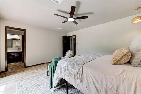 Bedroom - 1002 S Pine St, Guthrie, OK 73044 photo 3 of 4