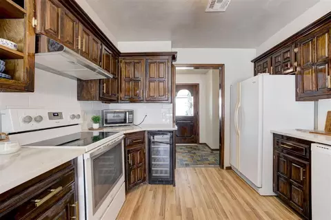 Kitchen - 1002 S Pine St, Guthrie, OK 73044 photo 2 of 6