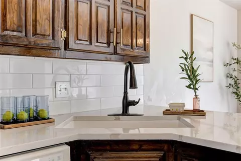 Kitchen - 1002 S Pine St, Guthrie, OK 73044 photo 6 of 6