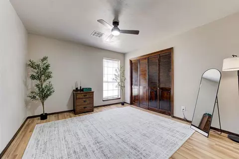 Bedroom - 1002 S Pine St, Guthrie, OK 73044 photo 4 of 4