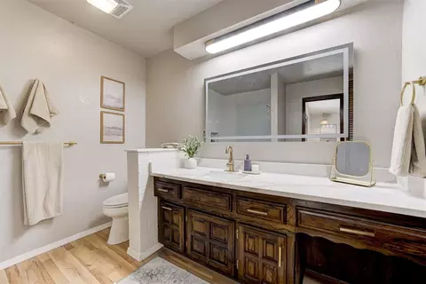 Bath - 1002 S Pine St, Guthrie, OK 73044 photo 1 of 5