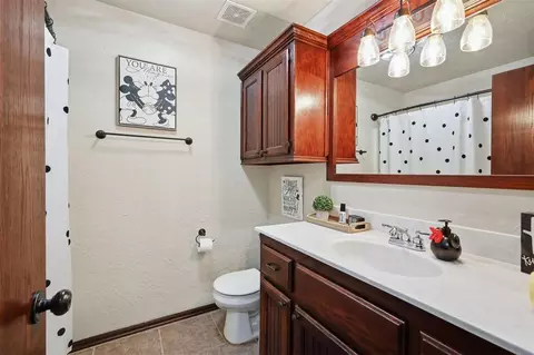 Bath - 3304 Paul Dr, Oklahoma City, OK 73160 photo 3 of 5