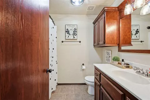 Bath - 3304 Paul Dr, Oklahoma City, OK 73160 photo 4 of 5