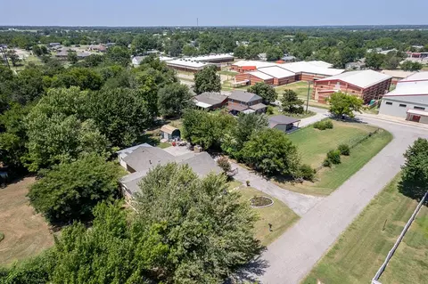 View/Area - 319 S Main St, Mcloud, OK 74851 photo 3 of 6