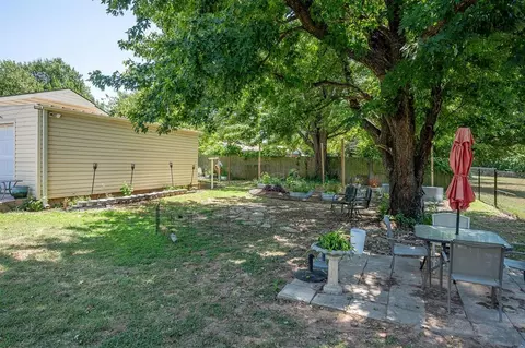 Exterior - 319 S Main St, Mcloud, OK 74851 photo 7 of 13