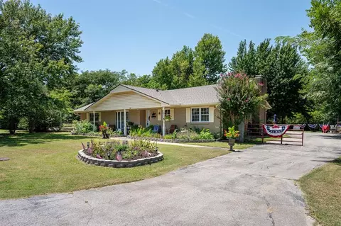 Exterior - 319 S Main St, Mcloud, OK 74851 photo 2 of 13