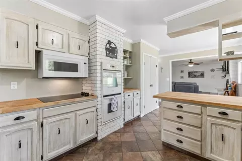 Kitchen - 258400 E 805 Rd, Watonga, OK 73772 photo 3 of 7