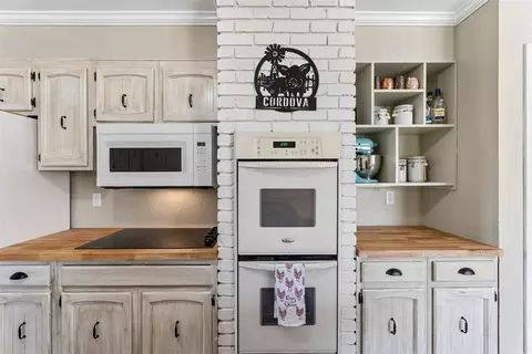 Kitchen - 258400 E 805 Rd, Watonga, OK 73772 photo 4 of 7