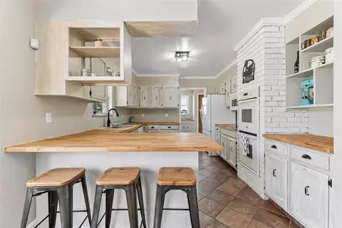 Kitchen - 258400 E 805 Rd, Watonga, OK 73772 photo 1 of 7