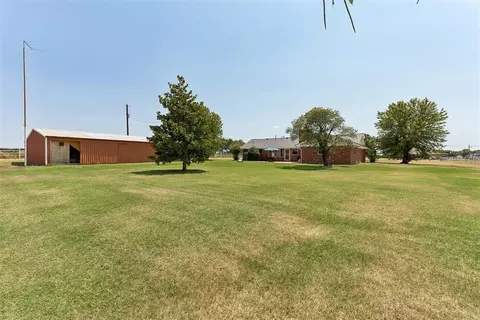 Exterior - 258400 E 805 Rd, Watonga, OK 73772 photo 6 of 6