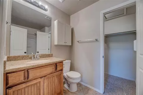 Bath - 2719 Sharpish Way, Norman, OK 73069 photo 1 of 2