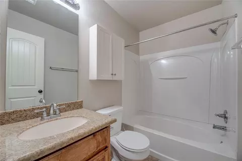 Bath - 2719 Sharpish Way, Norman, OK 73069 photo 2 of 2