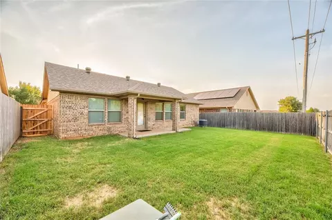 Exterior - 2719 Sharpish Way, Norman, OK 73069 photo 3 of 4