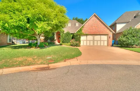 4517 Olde Village Cir, Edmond, OK 73013