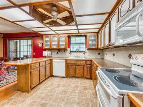 Kitchen - 2201 Dena Dr, Guthrie, OK 73044 photo 3 of 3