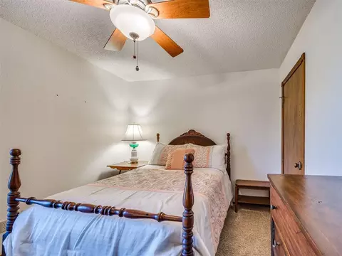 Bedroom - 2201 Dena Dr, Guthrie, OK 73044 photo 10 of 11