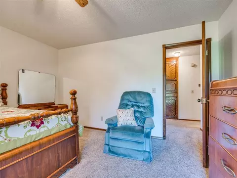 Bedroom - 2201 Dena Dr, Guthrie, OK 73044 photo 7 of 11
