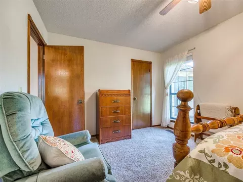 Bedroom - 2201 Dena Dr, Guthrie, OK 73044 photo 8 of 11