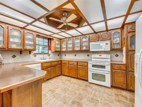 Kitchen - 2201 Dena Dr, Guthrie, OK 73044 photo 1 of 3
