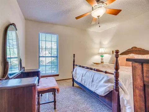 Bedroom - 2201 Dena Dr, Guthrie, OK 73044 photo 9 of 11