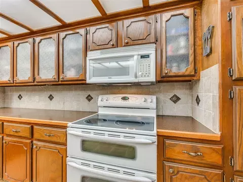 Kitchen - 2201 Dena Dr, Guthrie, OK 73044 photo 2 of 3