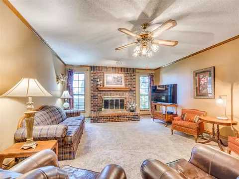 Living - 2201 Dena Dr, Guthrie, OK 73044 photo 2 of 4