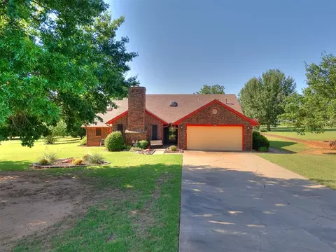 Exterior - 2201 Dena Dr, Guthrie, OK 73044 photo 2 of 7