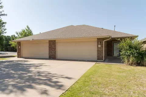 10 NW 156th St #10, Edmond, OK 73013