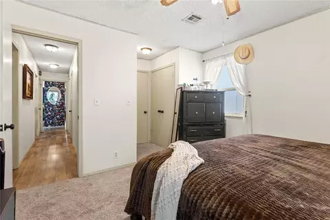 Entry Way - 819 N Brewer Ave, Hydro, OK 73048 photo 4 of 5