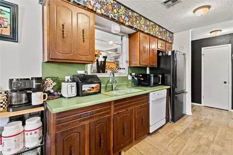 Kitchen - 819 N Brewer Ave, Hydro, OK 73048 photo 2 of 3