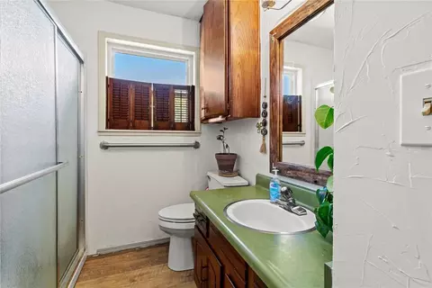 Bath - 819 N Brewer Ave, Hydro, OK 73048 photo 1 of 2