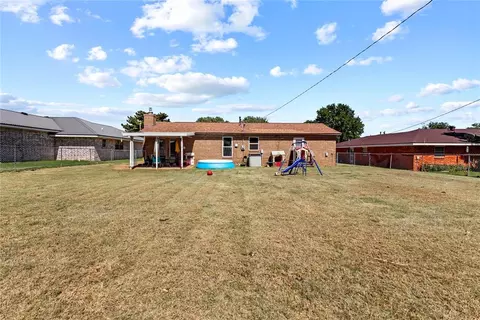 Exterior - 819 N Brewer Ave, Hydro, OK 73048 photo 5 of 5