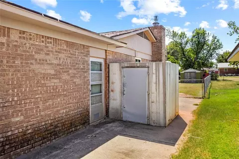 Exterior - 819 N Brewer Ave, Hydro, OK 73048 photo 2 of 5