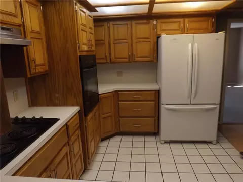 Kitchen - 1908 N Robin St, Altus, OK 73521 photo 4 of 4