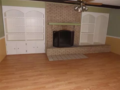Living - 1908 N Robin St, Altus, OK 73521 photo 9 of 10
