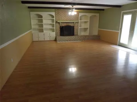 Living - 1908 N Robin St, Altus, OK 73521 photo 5 of 10