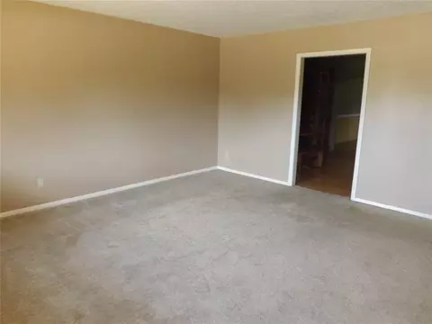 Living - 1908 N Robin St, Altus, OK 73521 photo 1 of 10