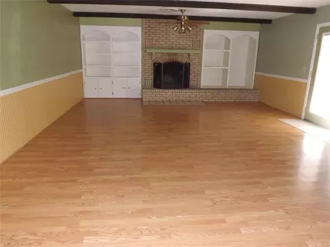 Living - 1908 N Robin St, Altus, OK 73521 photo 6 of 10