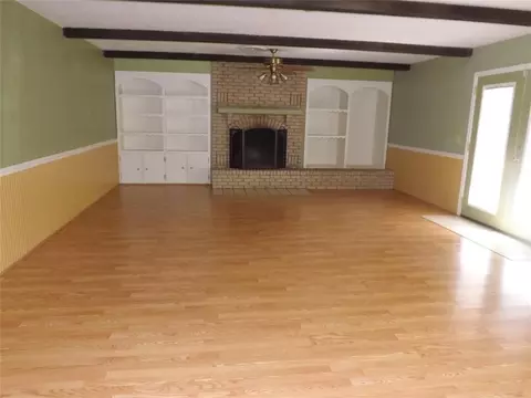 Living - 1908 N Robin St, Altus, OK 73521 photo 8 of 10