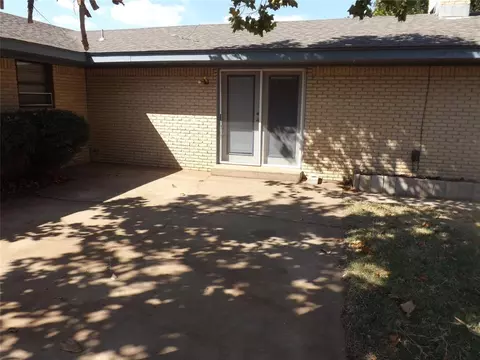 Exterior - 1908 N Robin St, Altus, OK 73521 photo 7 of 7