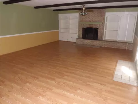 Living - 1908 N Robin St, Altus, OK 73521 photo 7 of 10