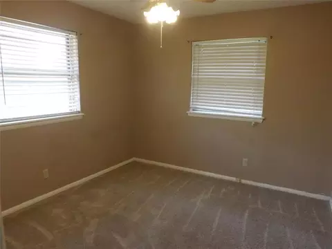 Bedroom - 1908 N Robin St, Altus, OK 73521 photo 2 of 4
