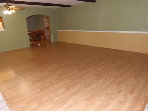 Living - 1908 N Robin St, Altus, OK 73521 photo 10 of 10