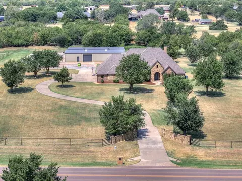 5675 Piedmont Rd N, Piedmont, OK 73078