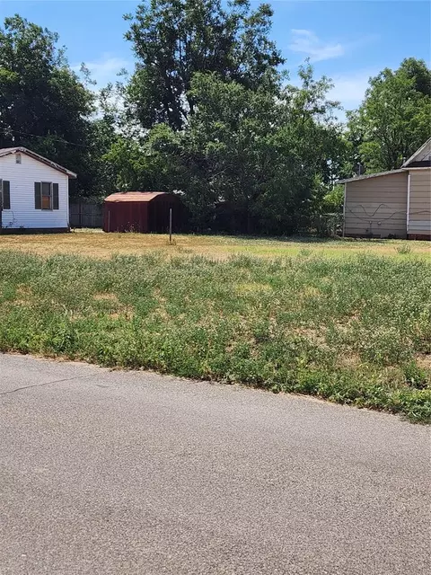 320 N Jackson St, Altus, OK 73521 photo 3