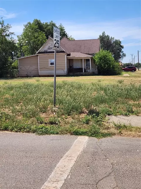 320 N Jackson St, Altus, OK 73521 photo 4