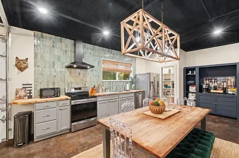 Kitchen - 11600 E Coffee Creek Rd, Arcadia, OK 73007 photo 2 of 3