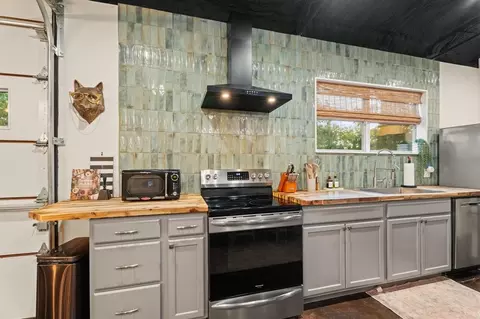 Kitchen - 11600 E Coffee Creek Rd, Arcadia, OK 73007 photo 3 of 3